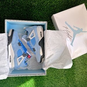 Jordan 4 UNC